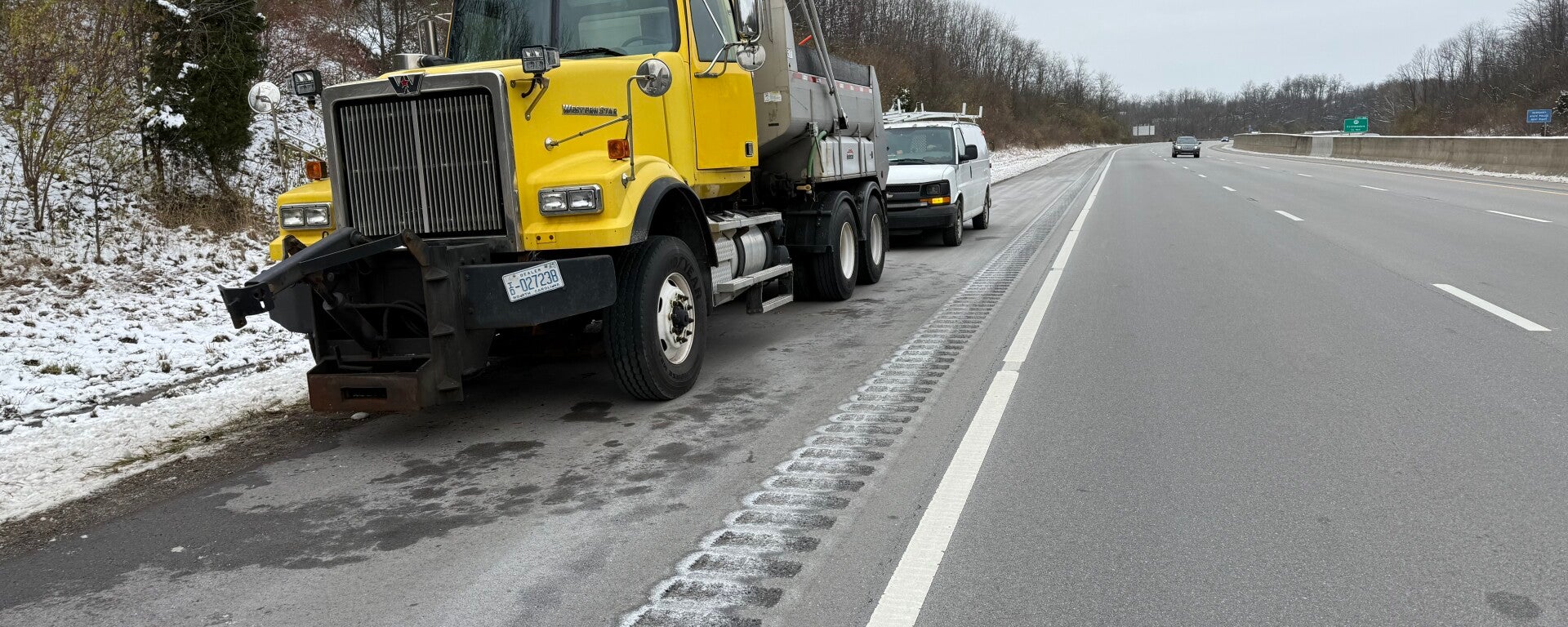 24/7 emergency roadside diesel mechanic service truck in Walton Kentucky